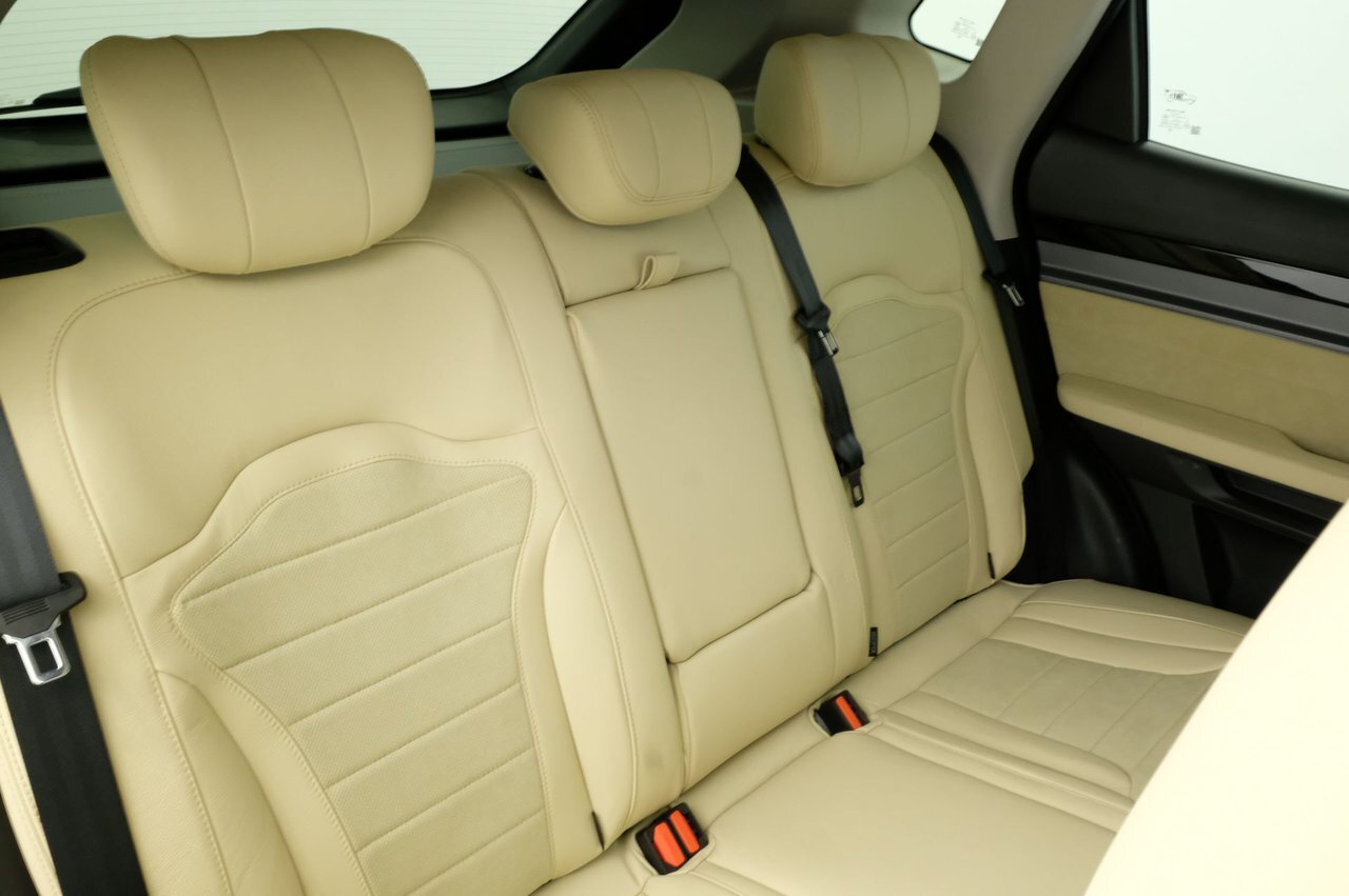 10583052 w Ly3p2dkt Ur H3h GW