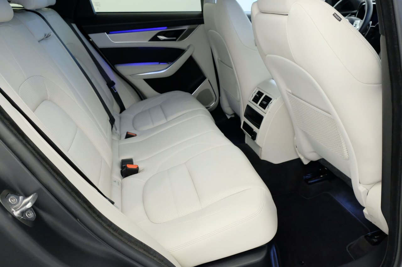 8182656 q Y4zhn1uu V3jj Awb