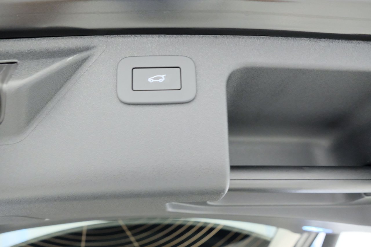 9689338 e2 F8 Ce KM Qv3 Iv Y7 Y