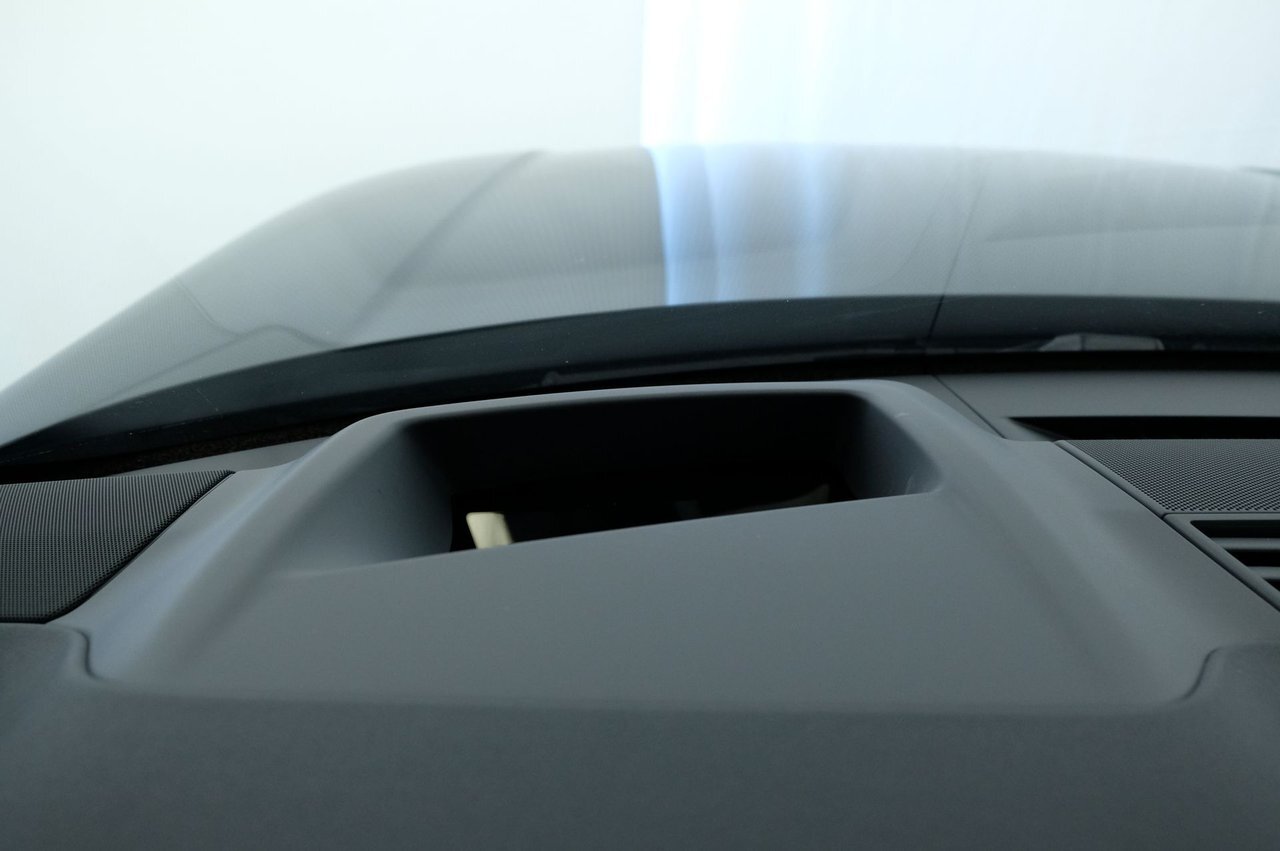 9906382 e M8 Uo1 Es Dk Vtxl WQ